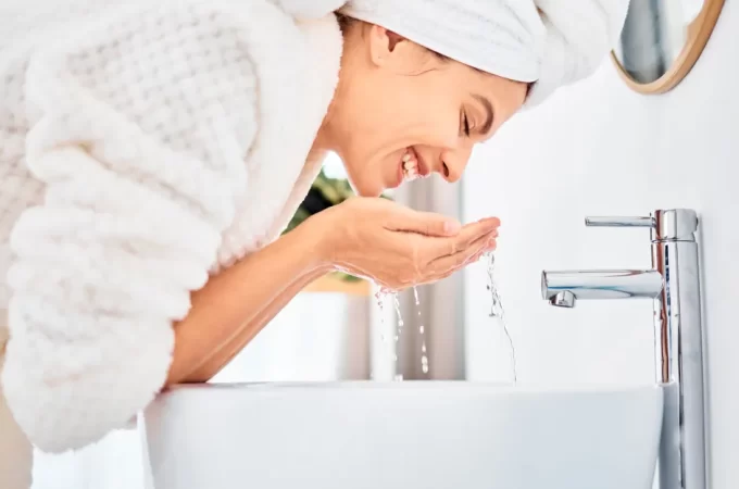 Soothe Melasma With La-Roche-Posay Cleanser